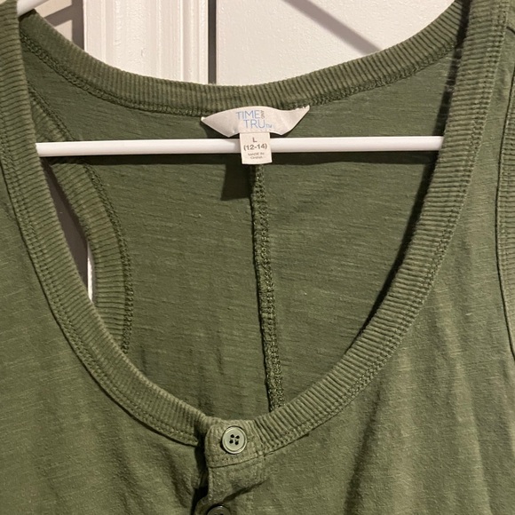 Time and Tru Buttoned Tank Top - Picture 3 of 5